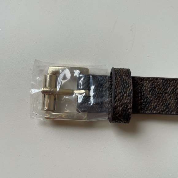 NWT MICHAEL MICHAEL KORS envelope style faux leather belt bag in brown - Picture 3 of 8